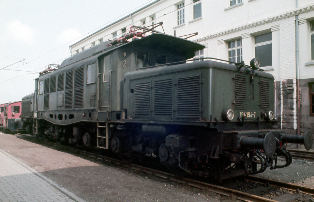 194 194 am 07.06.1986 im Bw. Mannheim.