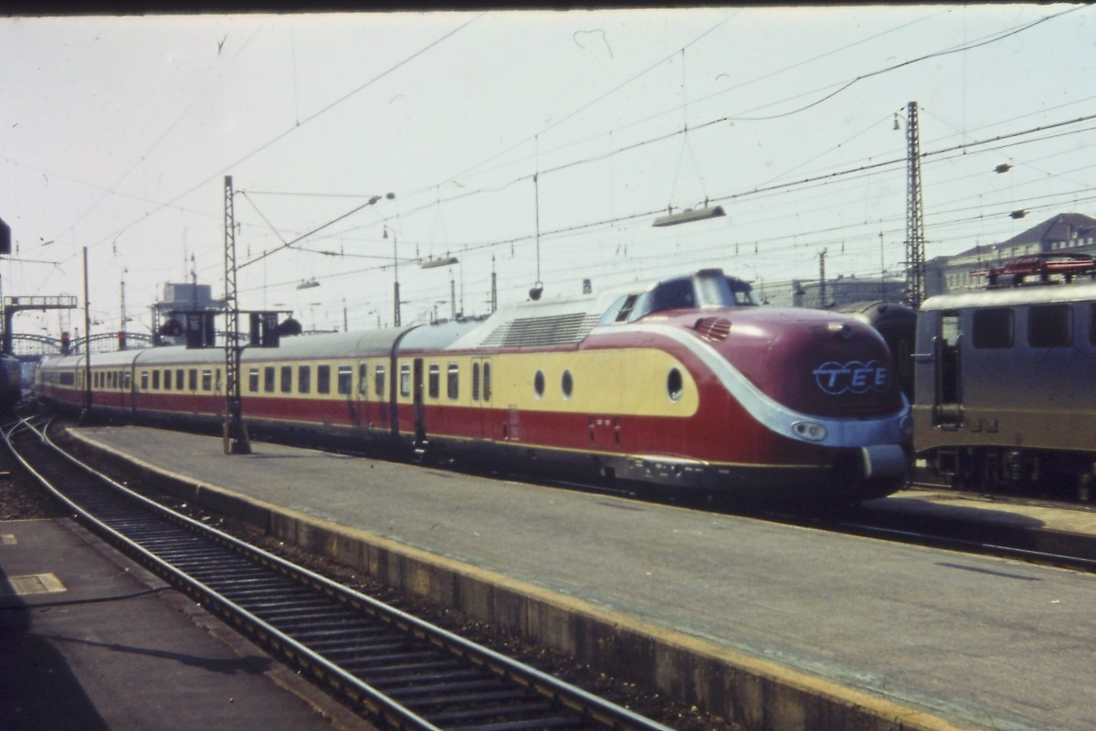 1974 April - München Hbf - ein 601 läuft als TEE ein