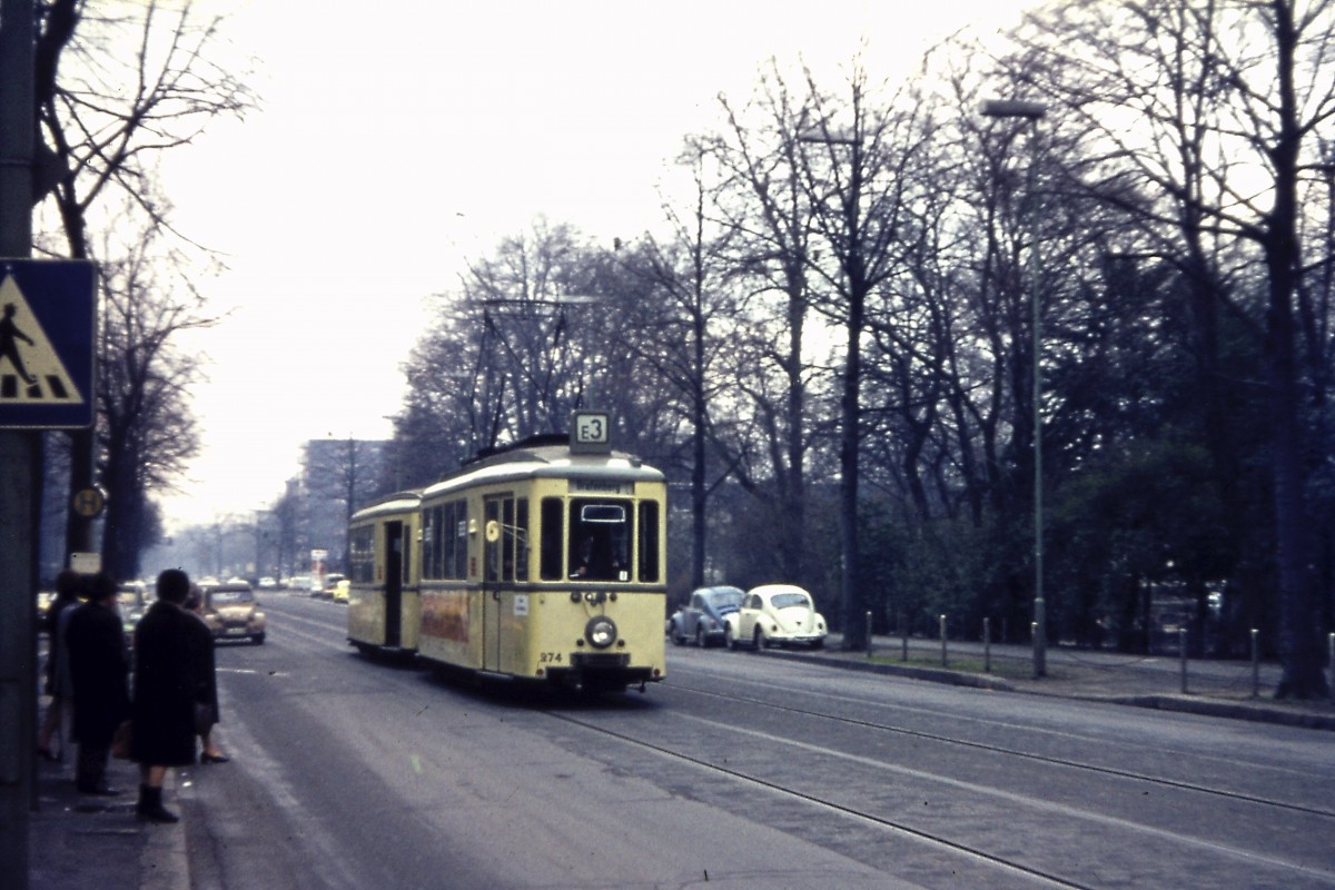1977 (Februar) - Rheinbahn TW 274 als E3 auf der Grafenberger Allee - Haltestelle Engerstrasse