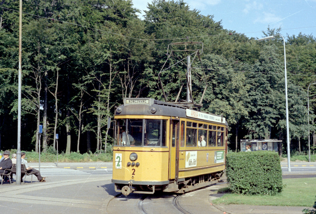 Århus / Aarhus Århus Sporveje SL 2 (Tw 2) Riis Skov / Margrethesvej / Skovfaldet (Endstaion Marienlund - hier endeten die beiden Straßenbahnlinien; die Züge, die als SL 1 ankamen, kehrten als SL2 zurück - und umgekehrt). - Scan von einem Farbnegativ. Film: Kodak Kodacolor X.