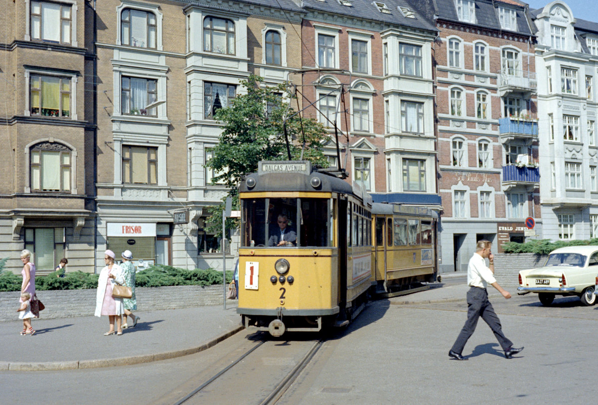 Århus / Aarhus Århus Sporveje SL 1 (Tw 2) Århus C, Sankt Pauls Kirkeplads am 8. August 1969. - Scan eines Farbnegativs. Film: Kodak Kodacolor X.