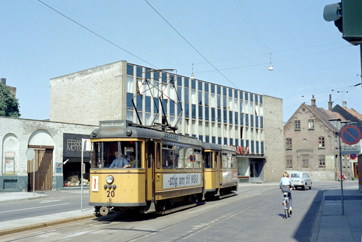 Århus / Aarhus Århus Sporveje SL 1 (Tw 20) Århus C, Knudrisgade am 8. August 1969. - Scan eines Farbnegativs. Film: Kodak Kodacolor.