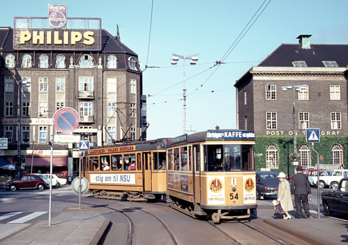 Århus / Aarhus ÅS SL 1 (Bw 54) Banegårdsplads am 8. August 1969. - Scan eines Diapositivs.