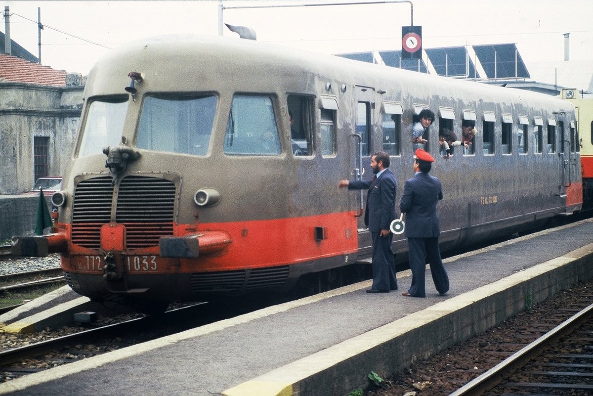 1984 : railcar ALn 772.1033 with a special train starts from Rivarolo Canavese. Now this railcar is used for a lot of special trains with Ferrovie dello Stato Foundation.