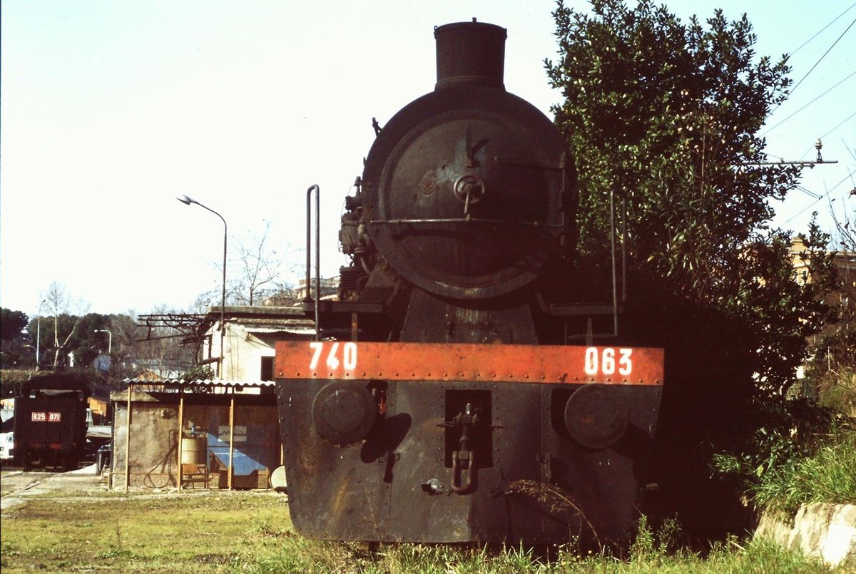 1984, steam locomotive 740.063 sits at Roma Trastevere depot, on next february 1985 it was demolished ( see my photo in the database ).