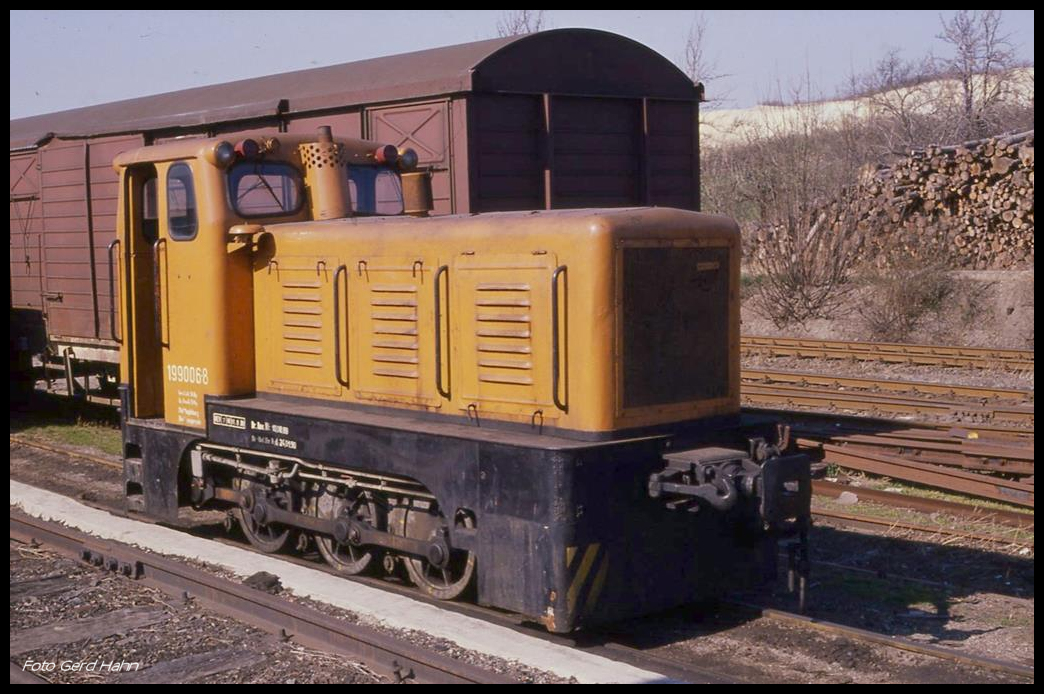 199006 der Selketalbahn im Bahnhof Gernrode am 17.3.1990.