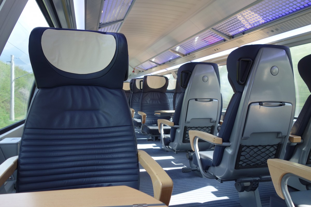 1.Klasse in der RB81 21312 Hamburg Hbf - Bad Oldesloe im Mai 2015. Der eingesetzte Wagen ist ein DABpza 786 der Regionalbahn Schleswig-Holstein.