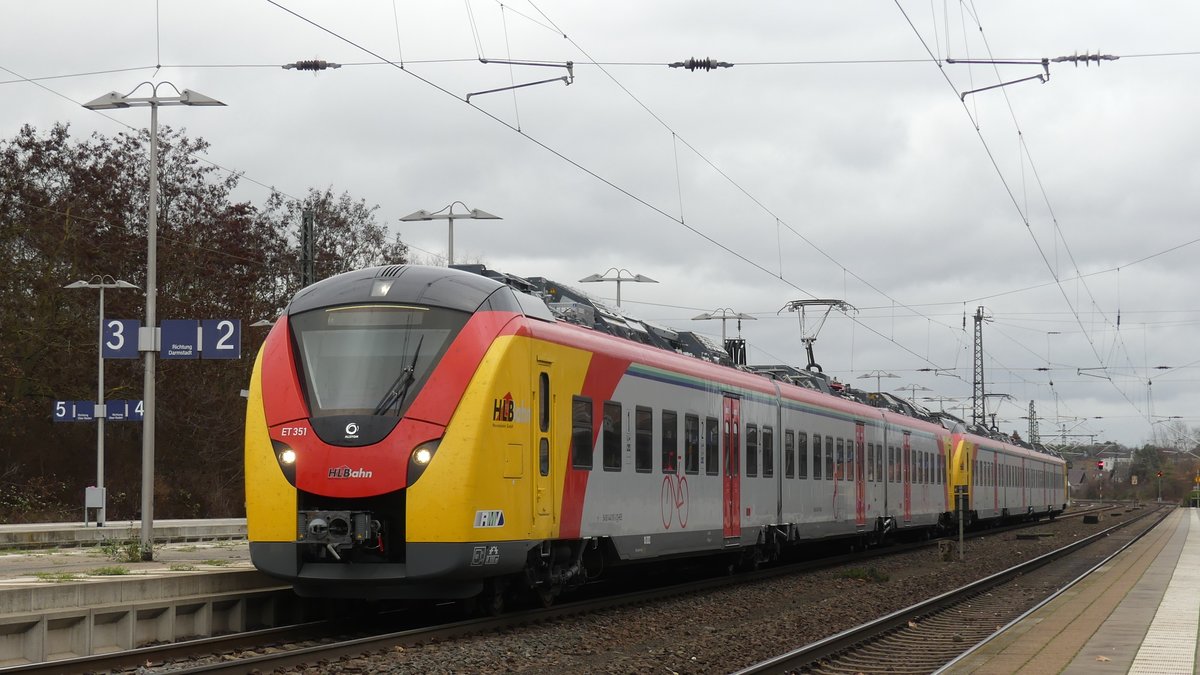 2 1440er stehen an ihrem Einsatztag auf der RB75 auf dem Weg nach Bischofsheim in Dieburg. Aufgenommen am 9.12.2018 14:10