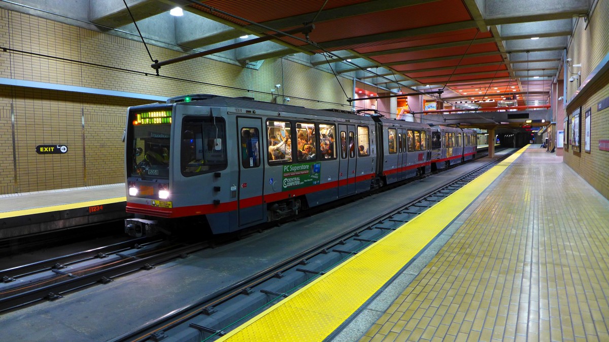 2 Ansaldo Breda LRV'S in der U-Bahnhof Church auf der Linie L nach SF-Zoo am 30.07.14