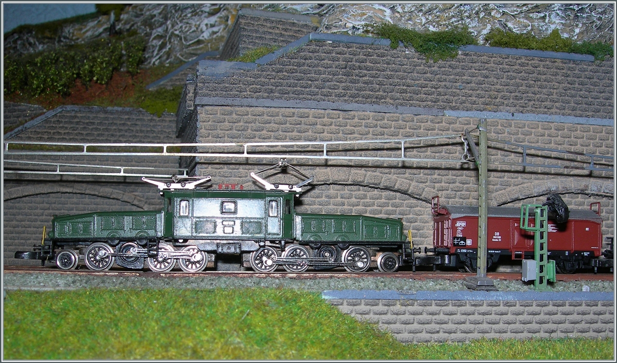 2. Dezember - TAG DER MODELLEISENBAHN: Da darf natürlich auch das  Krokodil  nicht fehlen. Eine Szene auf meiner Z-Bahn Anlage. 

21. November 2020