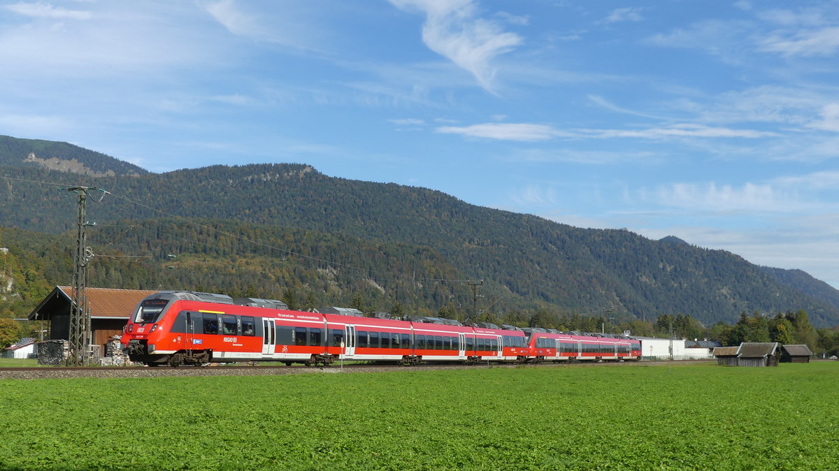 2 Talent 2 Züge zwischen Farchant und Garmisch-Partenkirchen. Aufgenommen am 6.10.2018 10:59