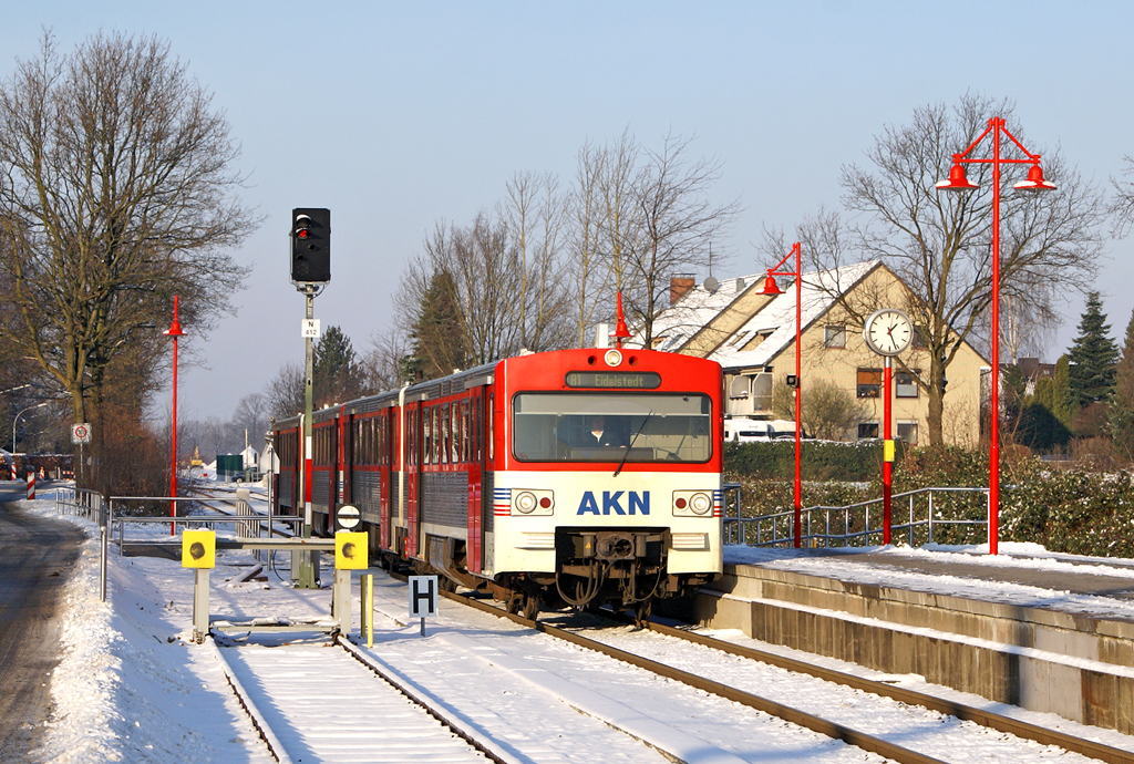 2 VT2E als Zug der Linie A 1 nach Eidelstedt am 4.12.2010 in Hasloh.