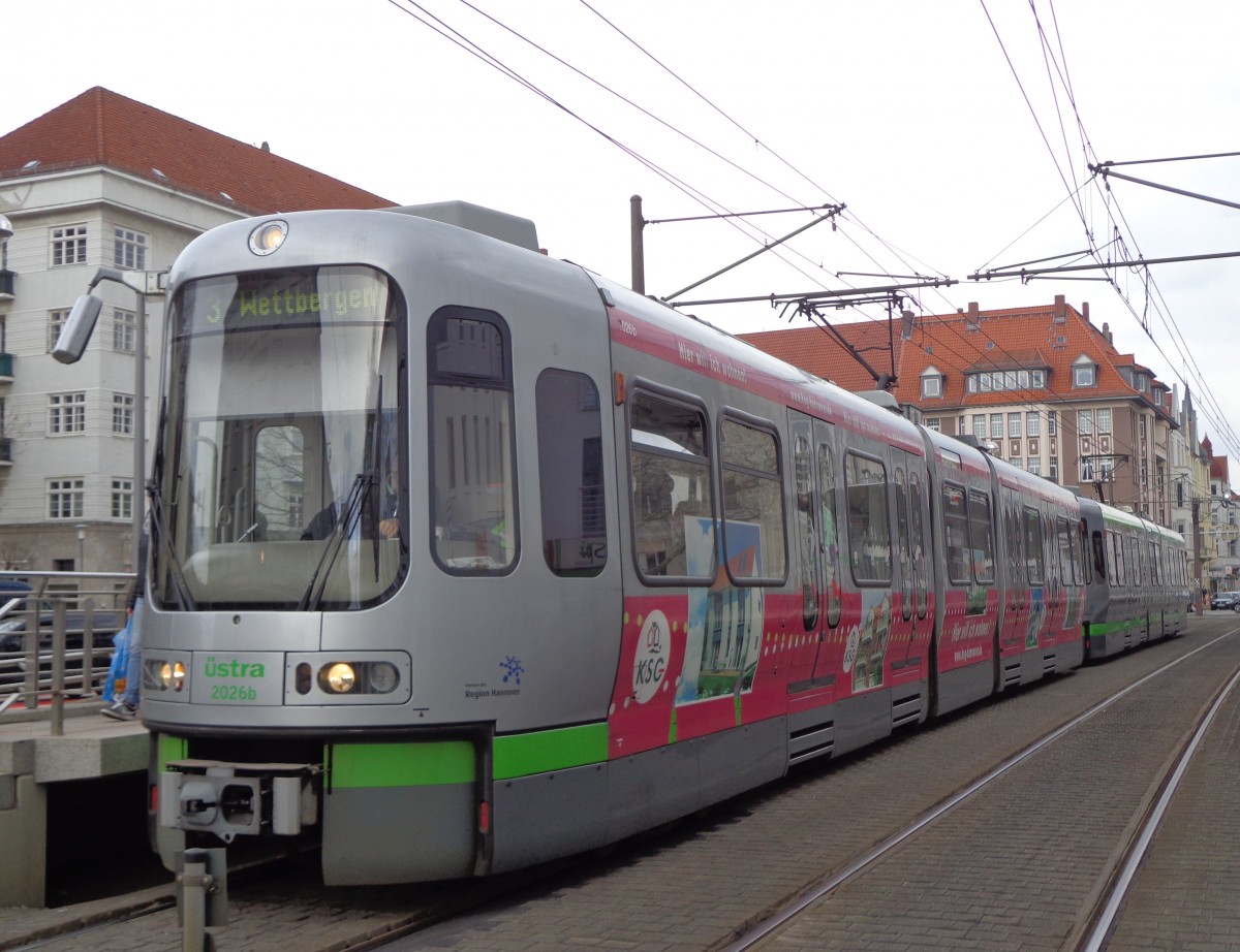 2 Wagen des Typs TW 2000 als Linie 3 Wettbergen in Vier Grenzen am 22.03.14