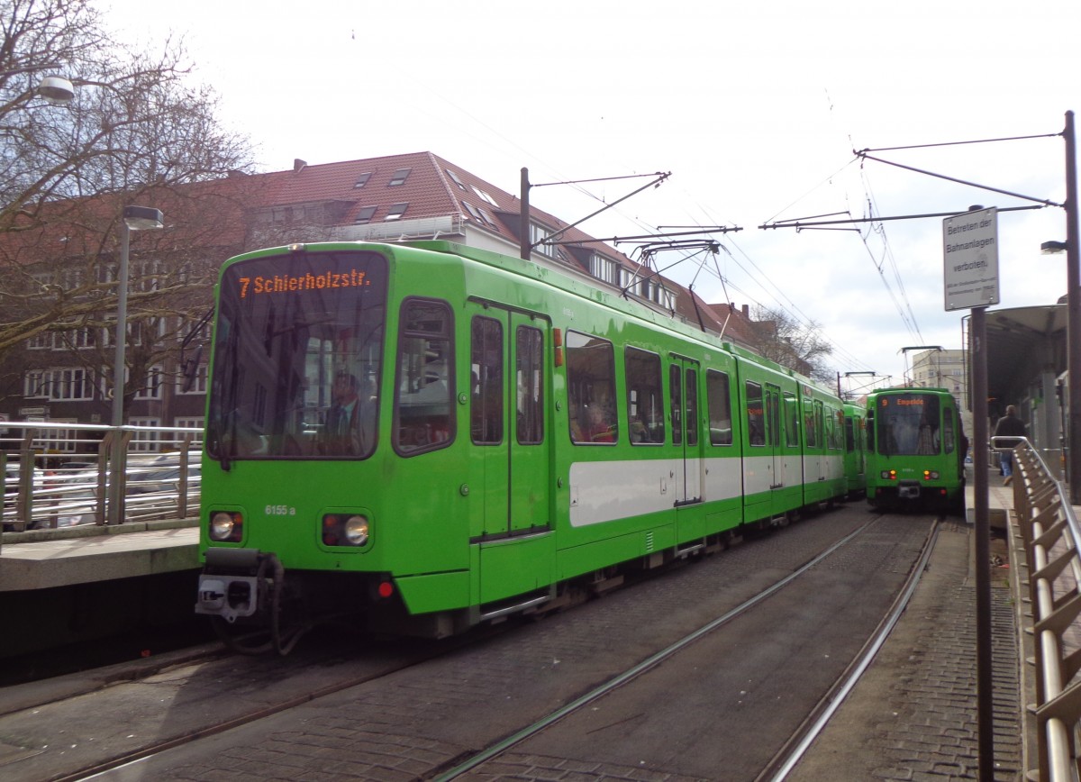 2 Wagen des Typs TW 6000 als Linie 7 Schierholzstraße in Vier Grenzen am 22.03.14