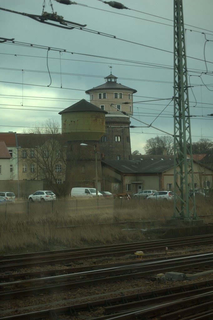 2 Wassertürme in Angermünde (aus dem EC aufgenommen) Die Fenster hätten etwas sauberer sein können.02.07.2014 14:34 Uhr