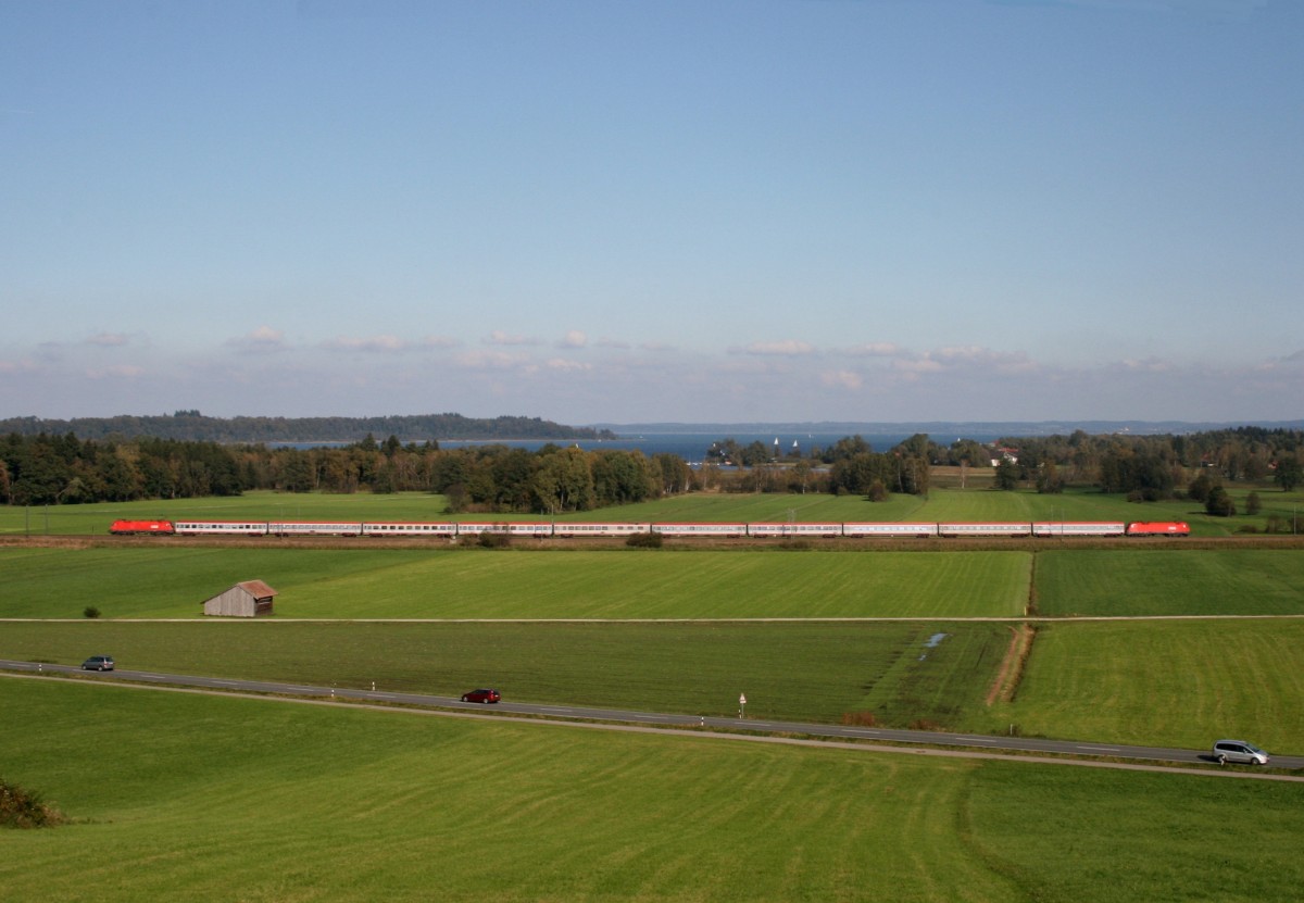 2 x BB 1116 mit EC 112 (Klagenfurt Hbf–Siegen) am 14.10.2011 zwischen Bernau und Prien am Chiemsee