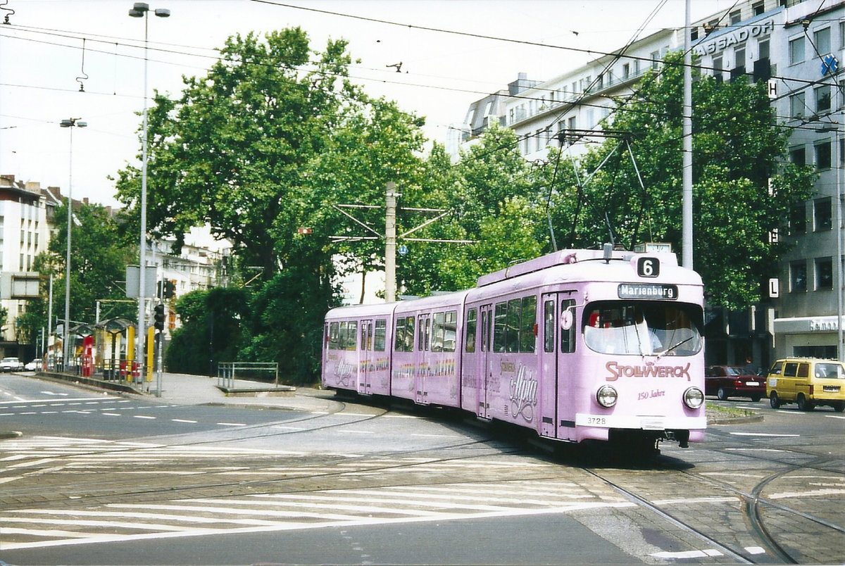 20 Jahre früher: 3728 überquert in seiner letzten Vollwerbung den Kölner Barbarossaplatz (ca. 1997).