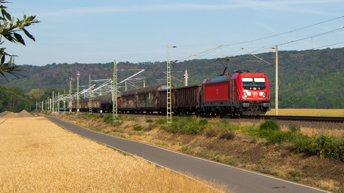 20. Juli 2019 in Pforta: 187 111-0 unterwegs in Richtung Naumburg. 