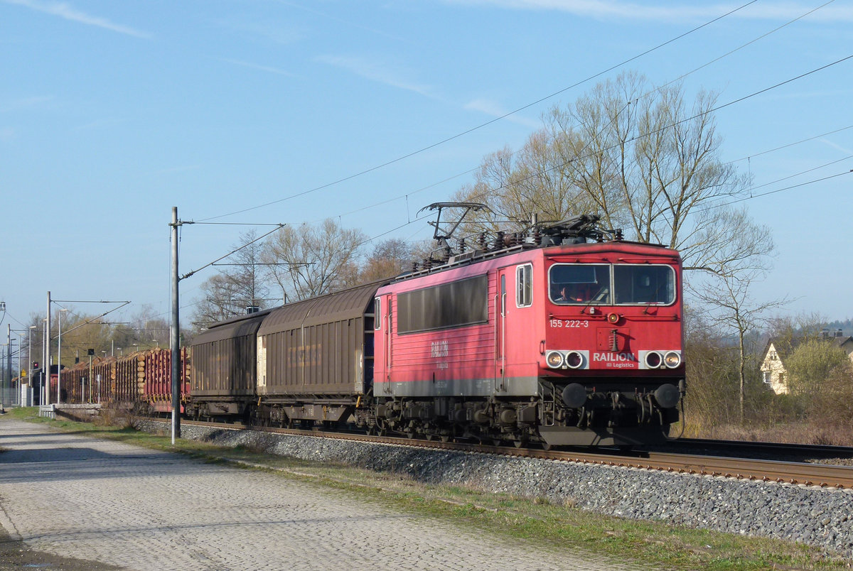 20. März 2014, Lok 155 222 befördert einen Güterzug in Richtung Saalfeld durch Küps