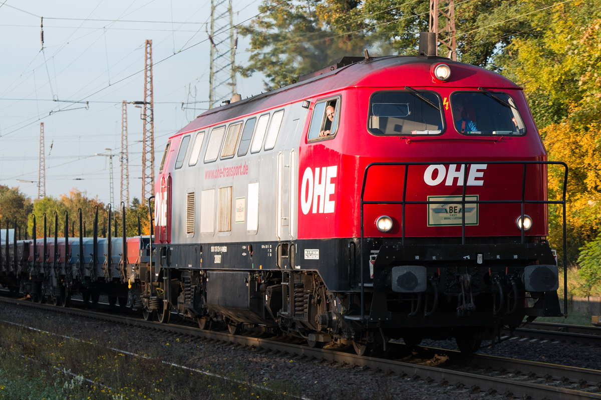 200087 (216 123-0) der OHE im Auftrag der BE GmbH bei der Durchfahrt durch Ratingen Lintorf am 26.10.2015.