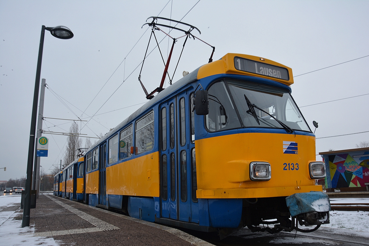 20.01.2016, Leipzig, Schleife Lausen. Tatra auf der Linie 1 steht an der Endhaltestelle.