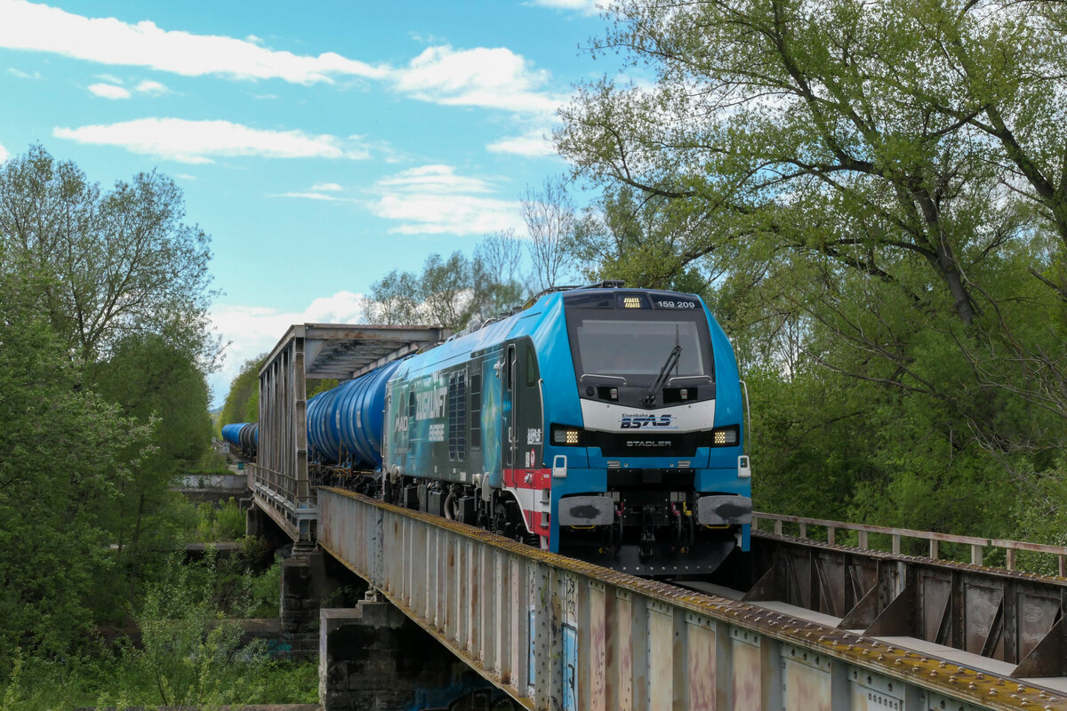 20.05.2021: BSAS 159 209 ist mit einem Kesselzug nach Neustadt(Donau) nahe Graba zu sehen.
