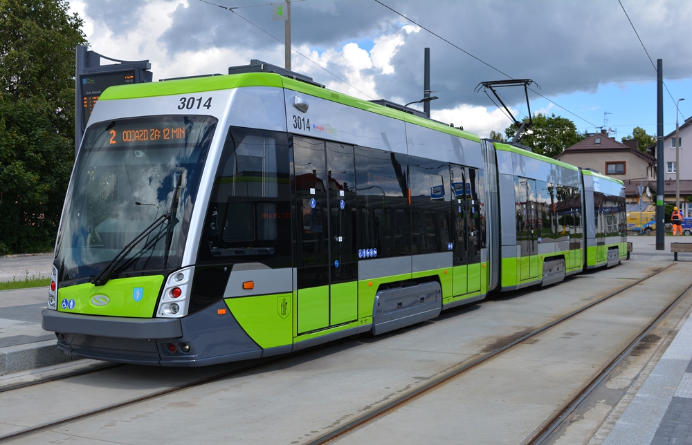 20.07.2016, Olsztyn (Allenstein), Endhaltestelle Kanta. Solaris Tramino S111O #3014 wartet auf Abfahrt.
