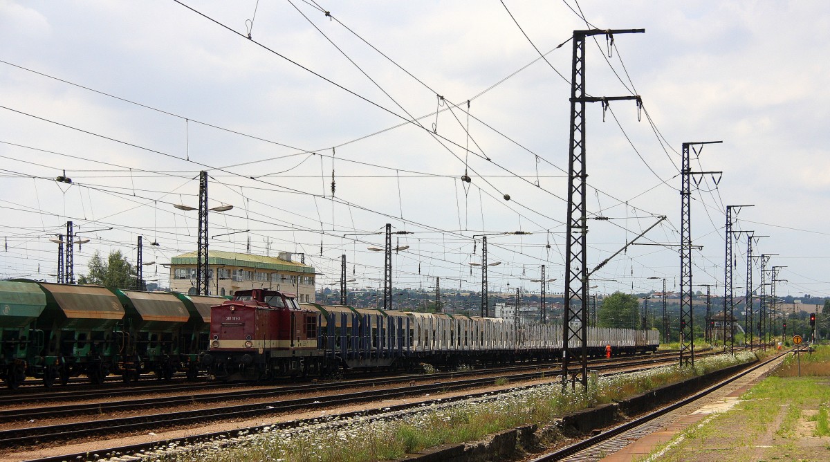 201 101-3 der WFL steht mit einem leeren Holzwagen in Dresden-Friedrichstadt-(Gbf). Aufgenommen vom Bahnsteig von Dresden-Friedrichstadt(D). 
Bei Sommerwetter am Nachmittag vom 20.7.2015.