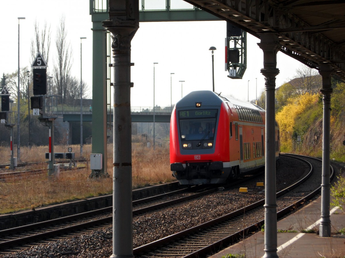 2014-04-10; Kein Aprilscherz! Doppelstockzug als RE1 aus Dresden kommend bei der Einfahrt in den Bahnhof Bautzen. Anlass ist die Probefahrt zur Vorbereitung der Neuvergabe des Ostsachsennetzes ab 2018.