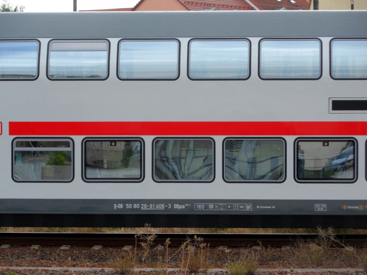 2014-06-03; Im Bahnhof Bautzen wurde ein Überführungszug gesichtet. Hier zu sehen ein IC-Doppelstockwagen, der zu Versuchsfahrten mit Messeinrichtungen versehen wurde. Anschrift an diesem Wagen.