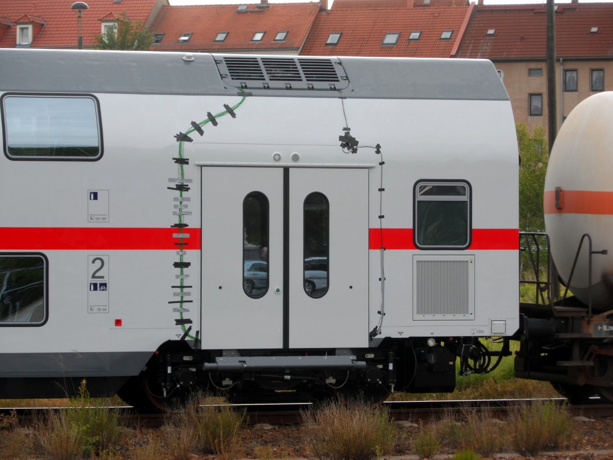 2014-06-03; Im Bahnhof Bautzen wurde ein Überführungszug gesichtet. Hier zu sehen ein IC-Doppelstockwagen, der zu Versuchsfahrten mit Messeinrichtungen versehen wurde.