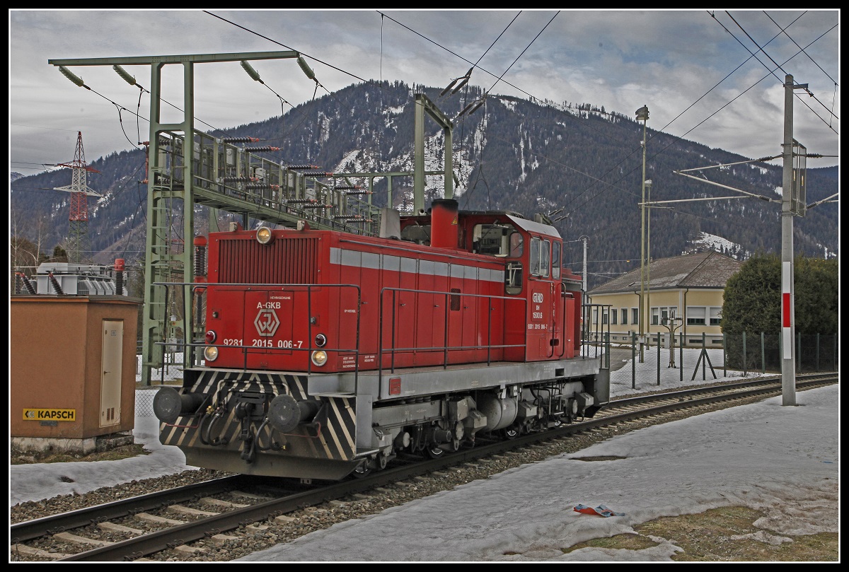 2015 006 fährt am 26.02.2019 als Lokszug aus Selzthal Richtung Schoberpaß aus.