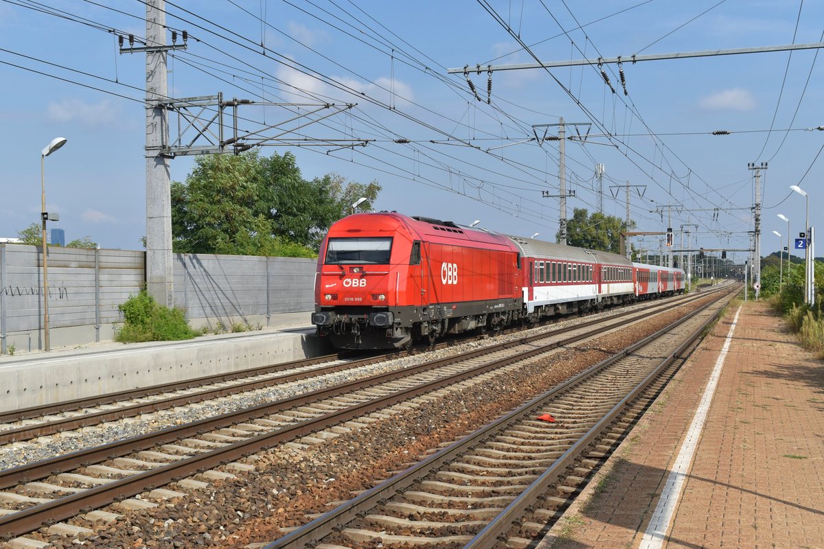 2016 005 mit Os(REX) 2515, Bratislava hl. st. - Wien Hbf, in Wien-Haidestraße. September 2019