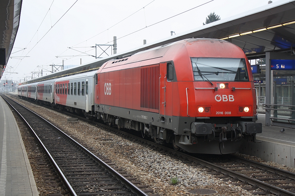 2016 008-2 am 08.Mrz 2014 mit dem REX 2707 nach Fehring im Bf. Wien Meidling.