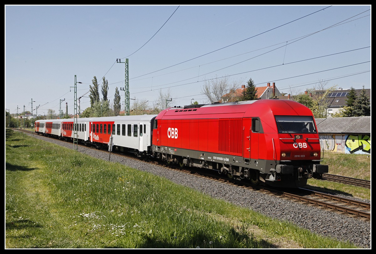 2016 023 mit REX in Sopron am 8.05.2019.
