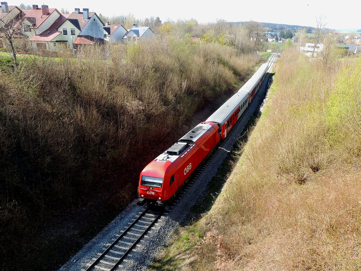 2016 063 mit Zugleistung R5965 auf der Innkreisbahn im Bereich der Ortschaft Knittler; 210423