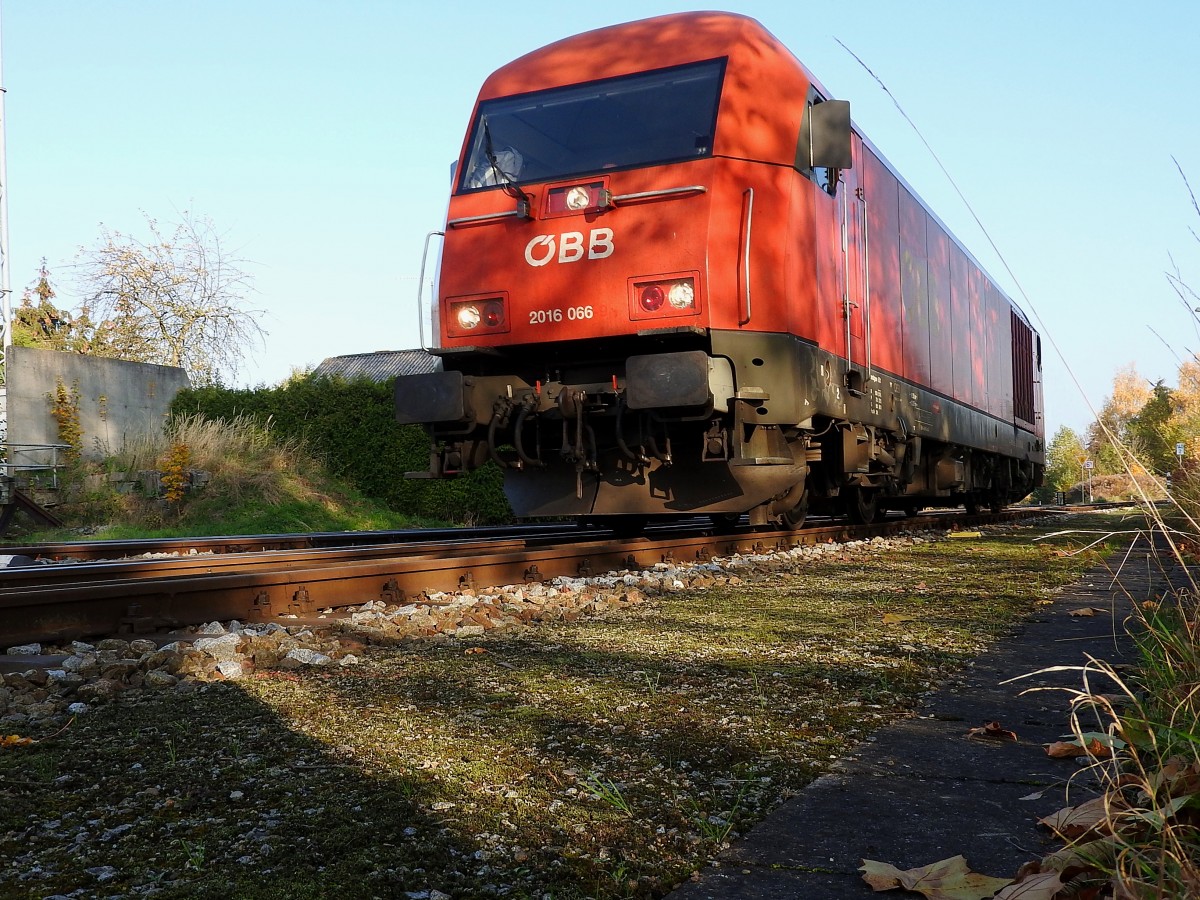 2016 066-9, anlässlich einer Verschubfahrt in Ried; 151027