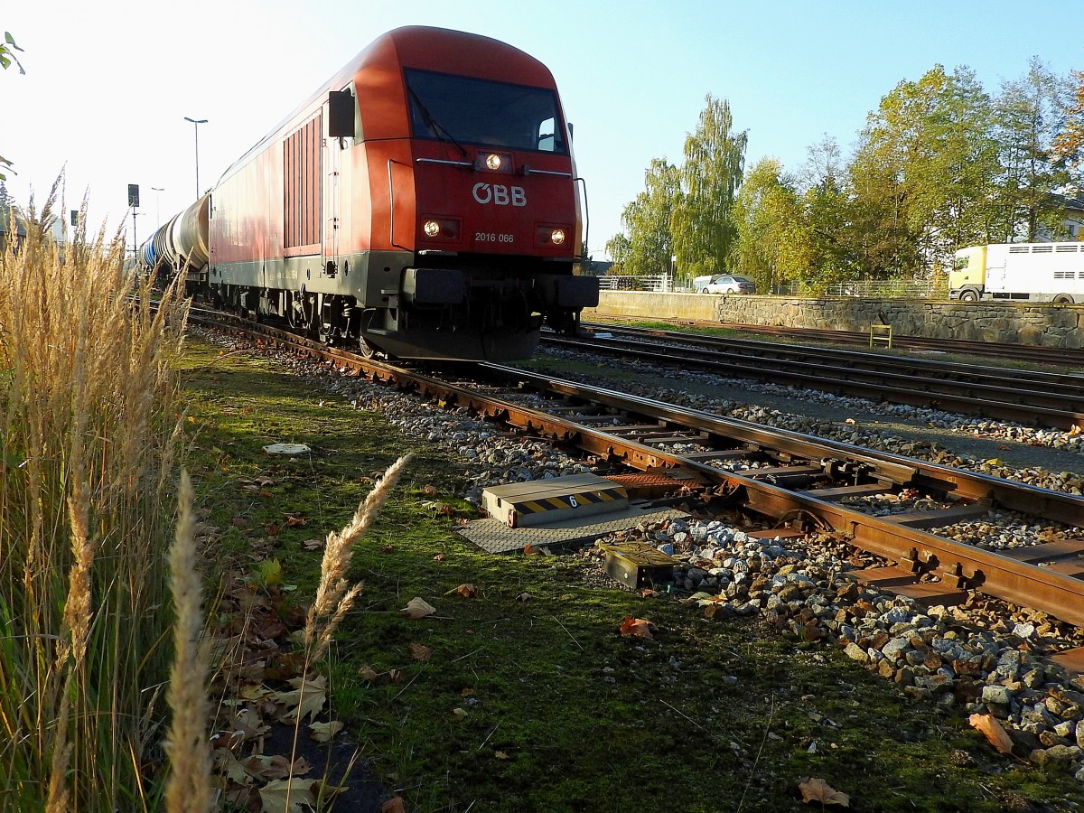 2016 066 mit G75855 am Weg nach Wels; 151027