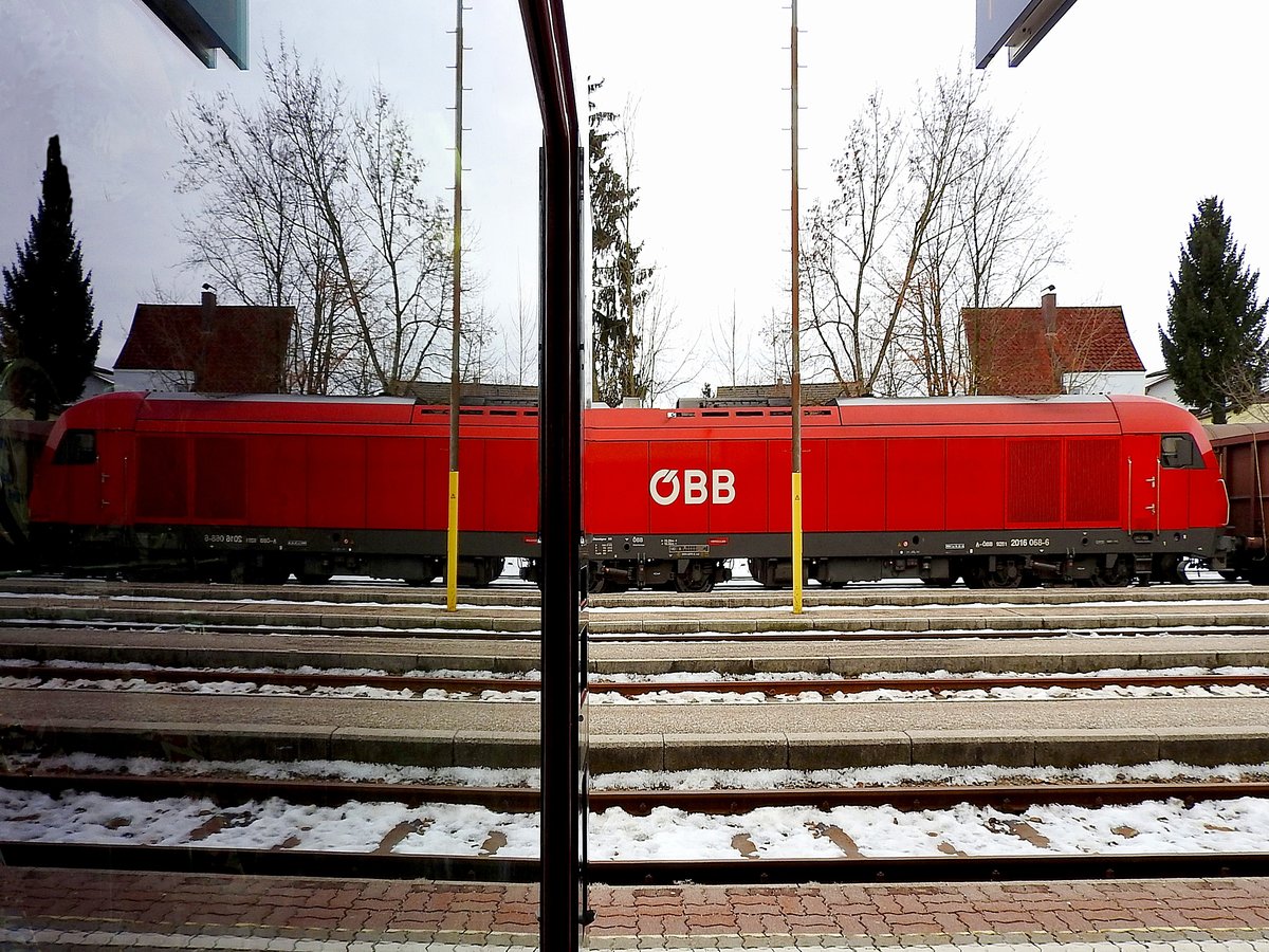 2016 068-6 in verlängerter Ausführung, oder  Mann ist die lang ; (Bhf. Ried i.I.) 170113