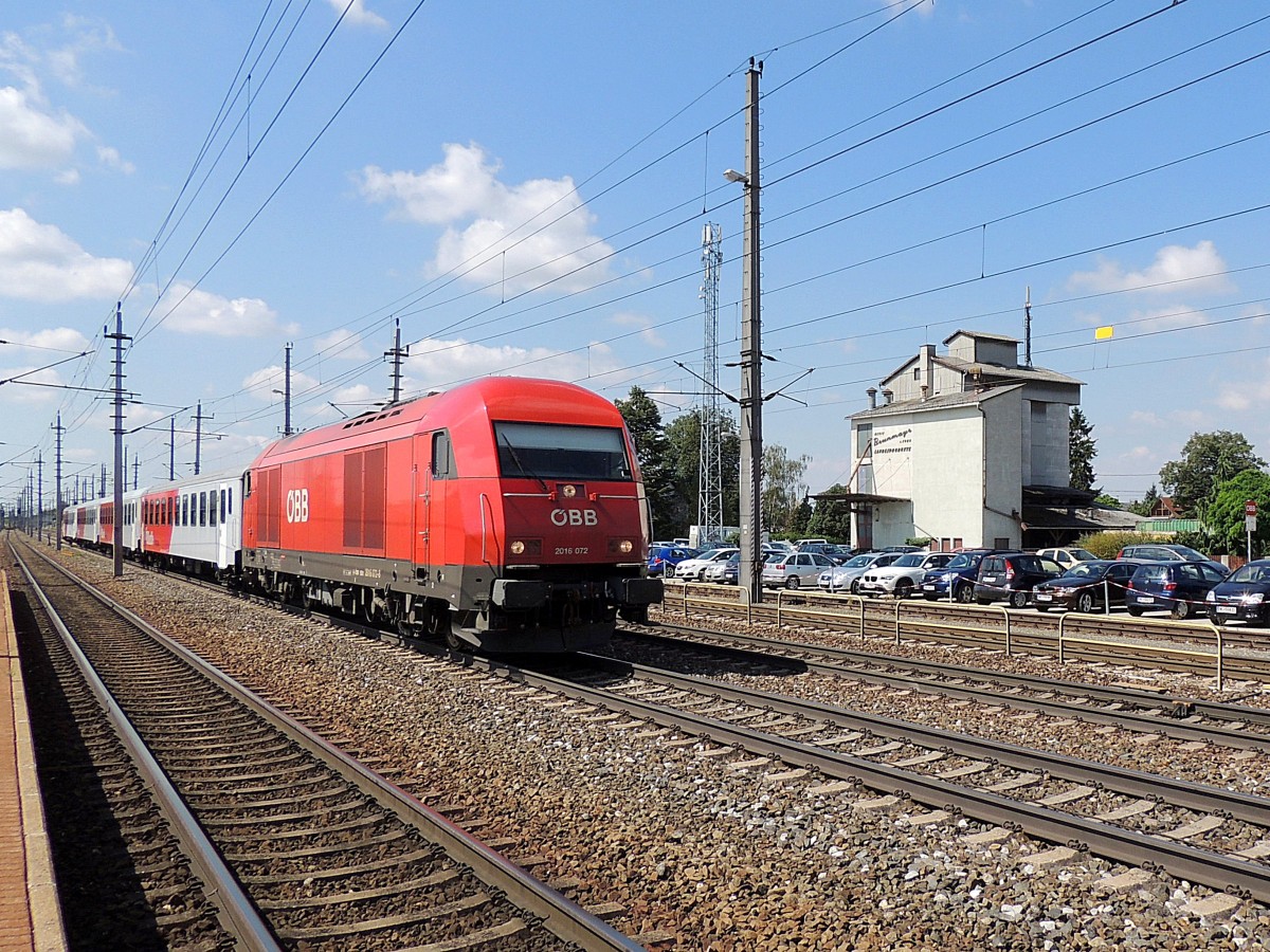 2016 072-8 durchfhrt mit einer CS-Garnitur den Bhf. Marchtrenk in Richtung Linz; 130821