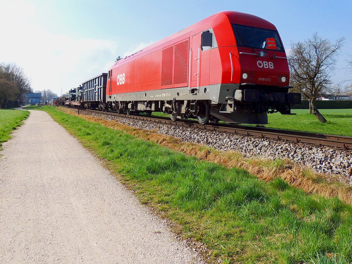 2016 073-6 mit Rangier-G�terzug von Ried in Richtung Sch�rding; 250402