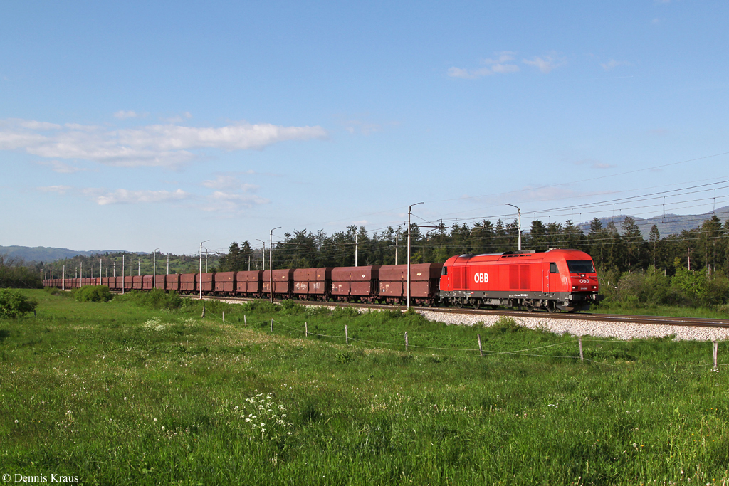 2016 082 mit einem Erzzug am 04.05.2014 bei Selce.