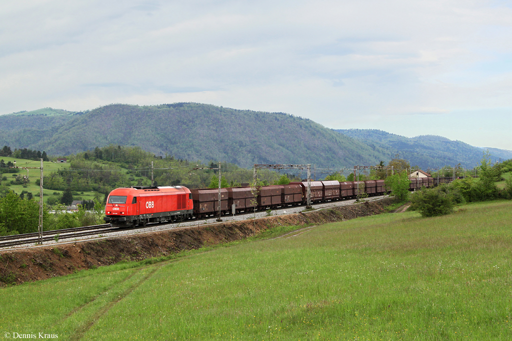 2016 082 mit Erzzug am 04.05.2014 bei Rakek.