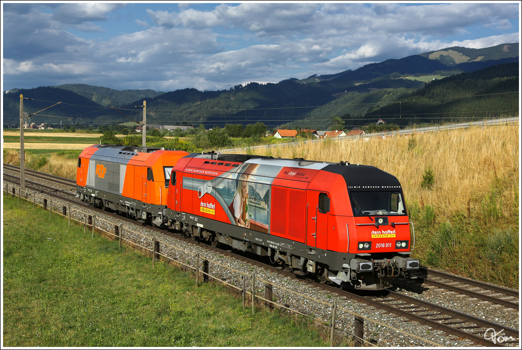 2016 911 der Fa.Stern & Hafferl und RTS 2016 908, fahren als Lokzug nach Zeltweg. St Margarethen 31.7.2013