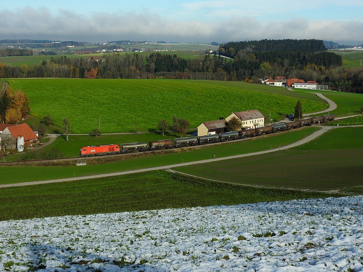 2016 xxx-x mit Leerkesselwagenzug 47850,auf der Hausruckbahn im Bereich Oberbrunn; 191114