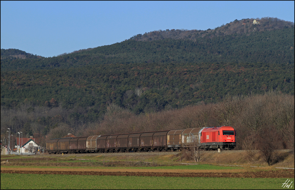2016.032 mit Güterzug am 15.12.13 kurz nach Bad Fischau Ri. Wr.Neustadt.