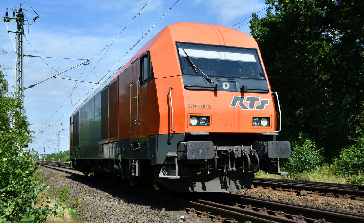 2016.906 der RTS solo bei der Durchfahrt am Bahnhof Büchen. Büchener Eisenbahnbrücke 01.08.2017