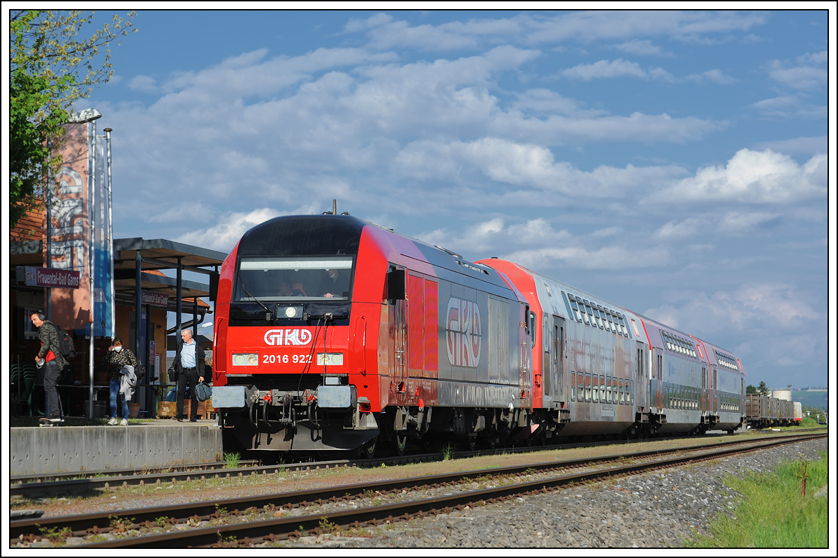 2016.922 als R 8567 von Graz über Lieboch nach Wies-Eibiswald am 3.5.2021 beim Halt in Frauental-Bad Gams.