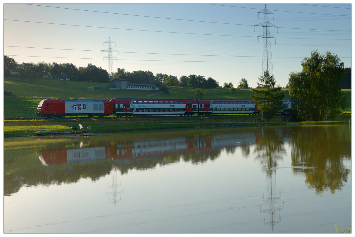 2016.922 am 23.6.2021 mit dem R 8554 (S61) von Wies-Eibiswald über Lieboch nach Graz Hbf. zwischen Hollenegg und Deutschlandsberg bei den Teichen in Kressbach aufgenommen. 
