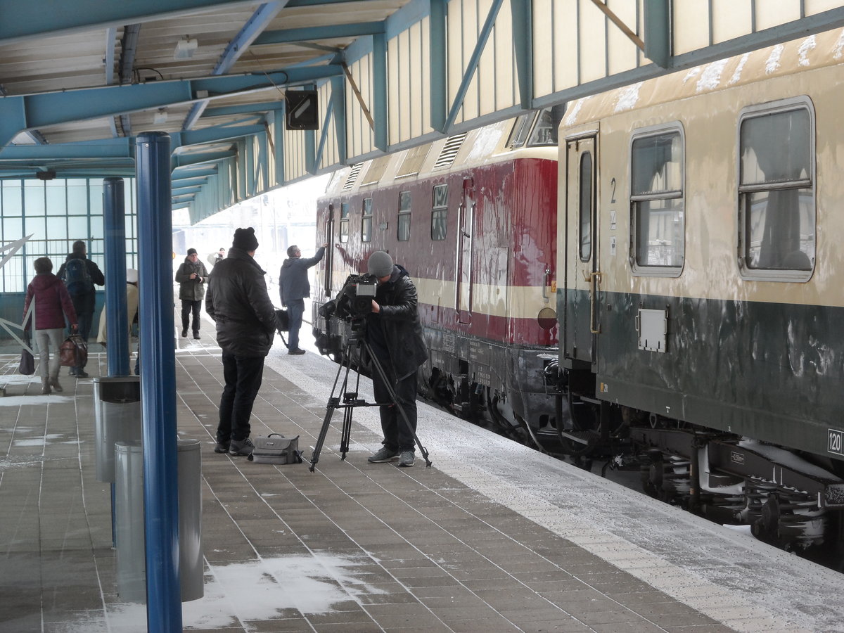 2018-03-17, Sonderfahrt der Ostsächsischen Eisenbahnfreunde nach Zwickau;Der Zug wurde von 118 225 der ITL geführt; Begleitet wurde unser Zug von einem Kamerateam der MDR-Sendung  Auf schmaler Spur  (Sendetermin Karfreitag 2018, 15:55 Uhr)